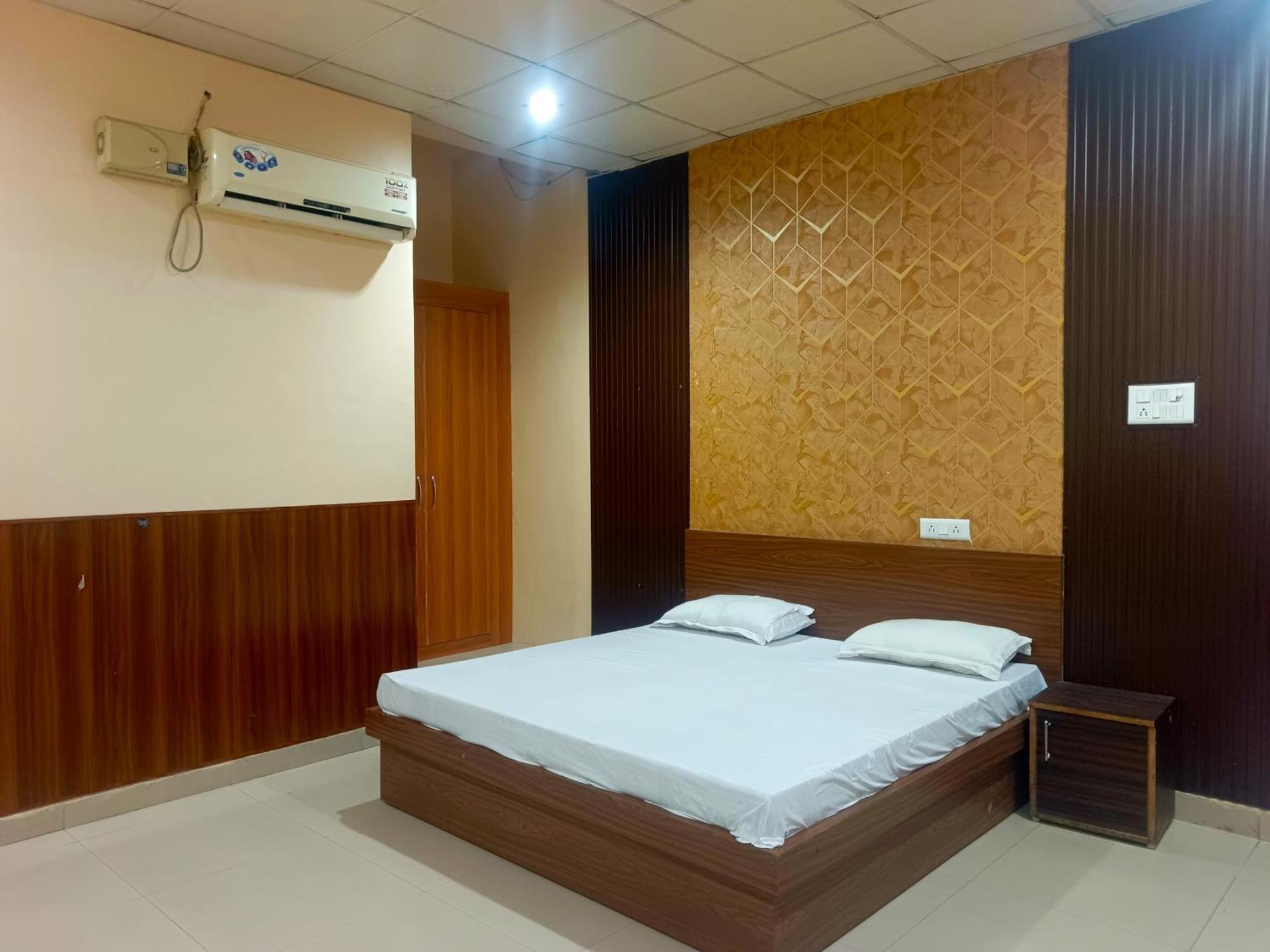 Rangoli Ac Rooms And Banquets Jhānsi Buitenkant foto